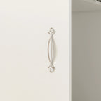 Comptoir de réception moderne avec éclairage décoratif